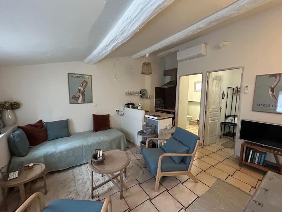 Apartamento Dans Un Ancien Atelier De Potier Saint-Quentin-la-Poterie Exterior foto
